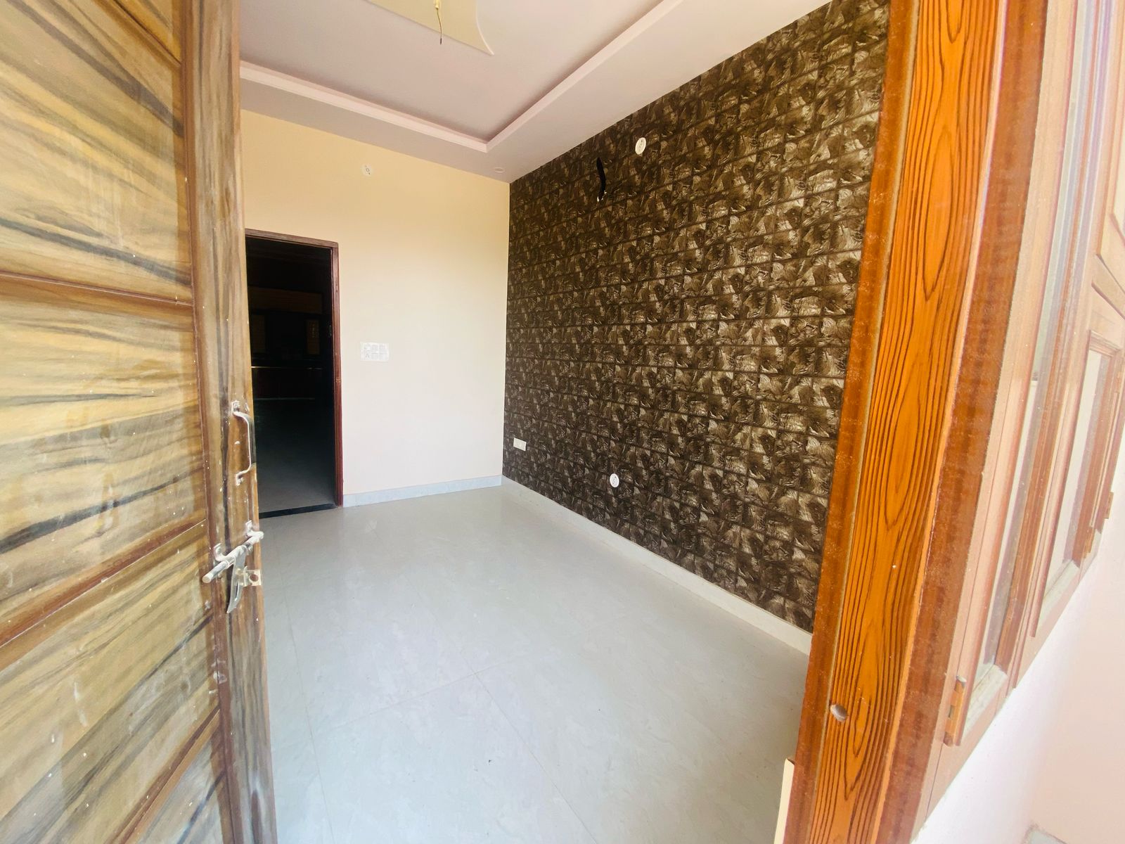 Hathoj  4BHK