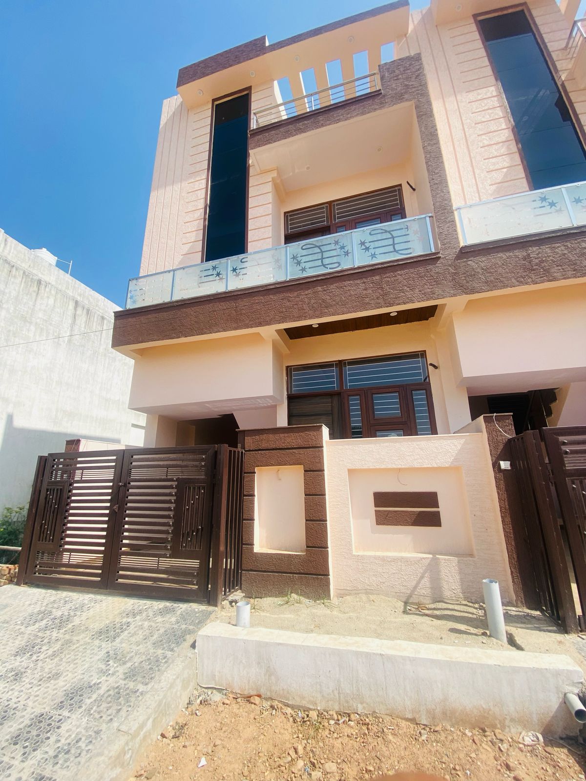 Hathoj  4BHK