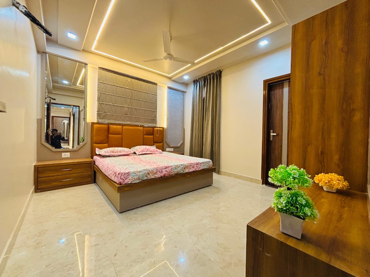 मानसरोवर के नजदीक इस्कॉन मंदिर