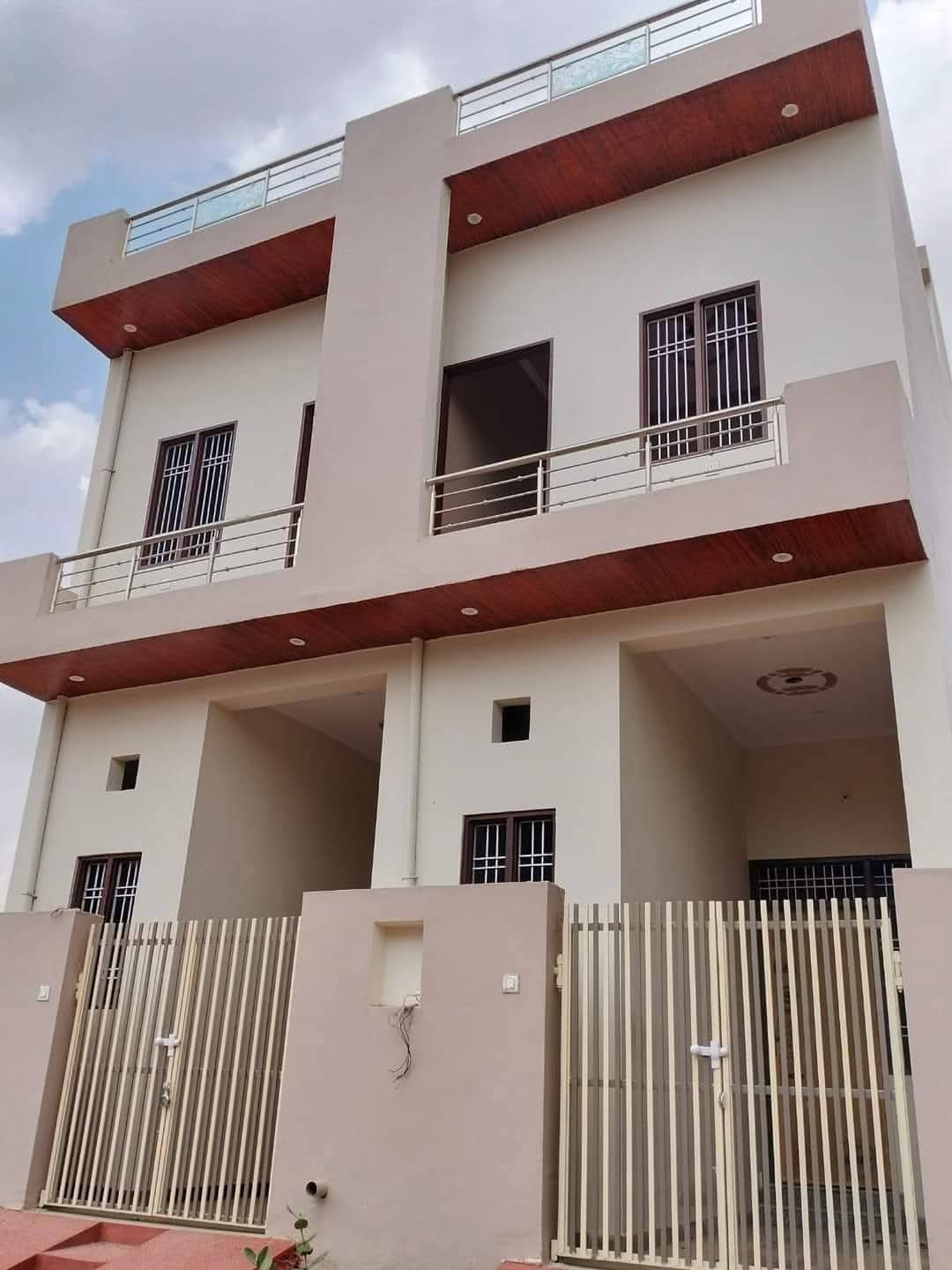 House - 60 sqyd