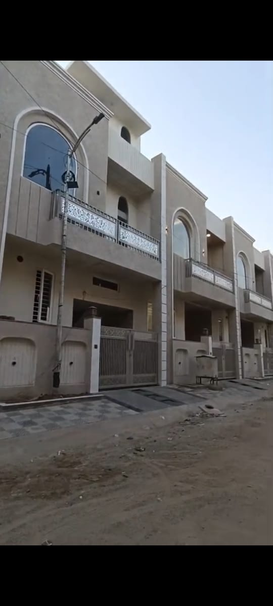 House - 100 sqyd